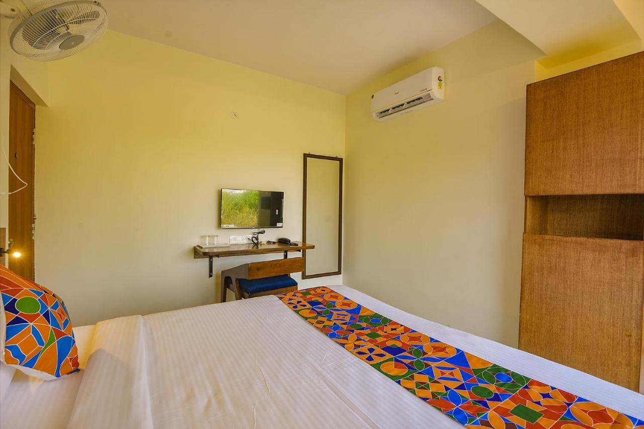 Fabhotel Gr Lake View - Btm Layout Бангалор Экстерьер фото